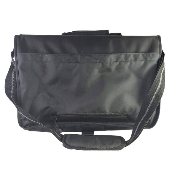 Solo Classic 15.6" Expandable Messenger / Laptop Case - Picture 4 of 4